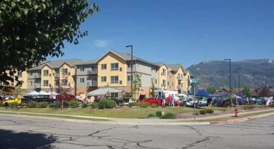 Treeo Senior Living Car Show